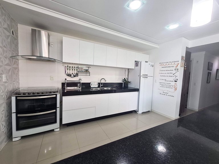 Fino apto para 08 pessoas na Praia de Bombas