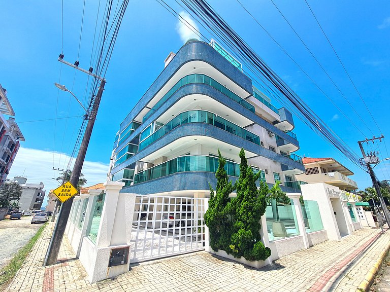 Fino apto para 08 pessoas na Praia de Bombas