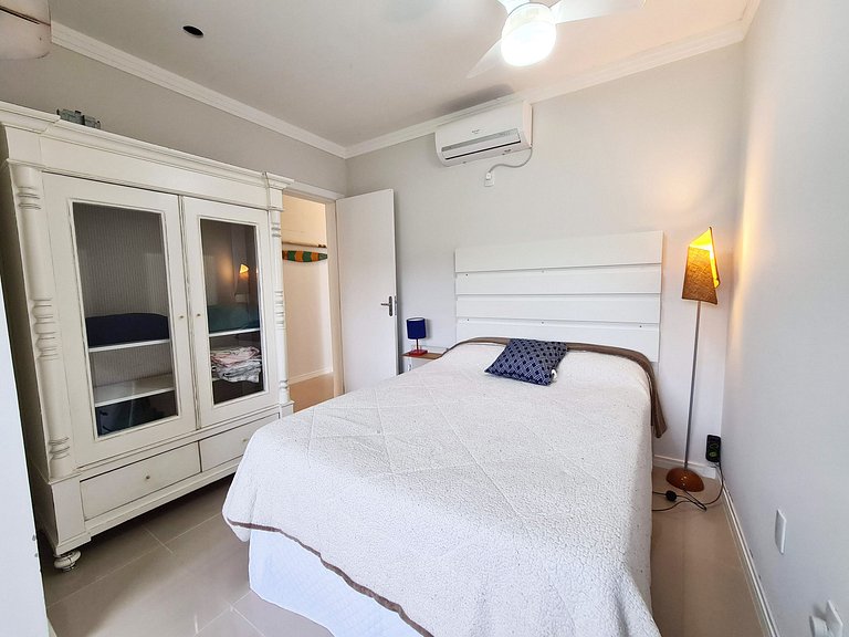 Sobrado Praia do Mariscal com 3 dormitórios