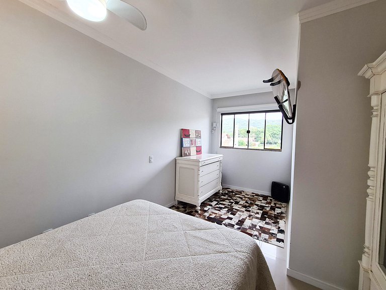 Sobrado Praia do Mariscal com 3 dormitórios