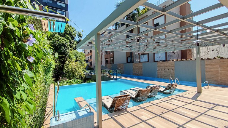 Urban Beach Mont Serrat