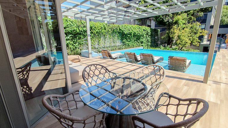 Urban Beach Mont Serrat