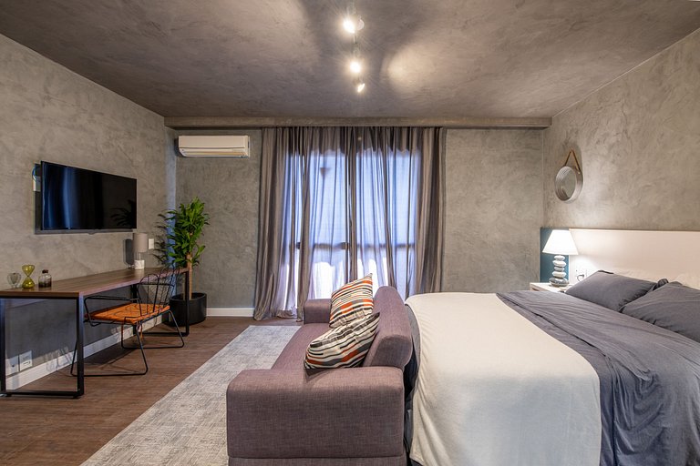 GrayBox with garage in the Historic Center