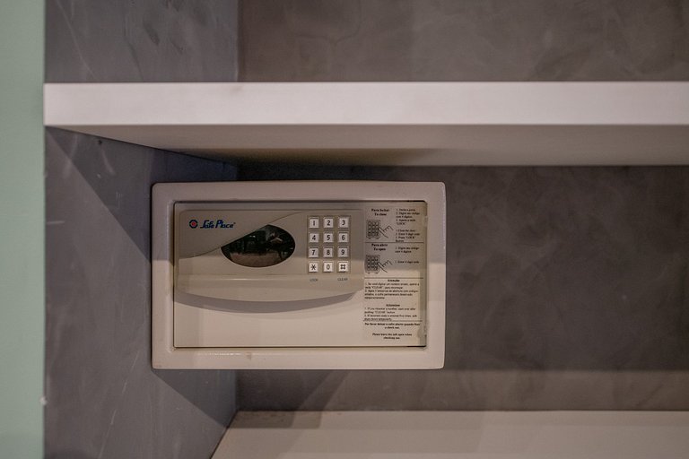 Apartamento c/ Garagem, A/C e Sacada no centro.
