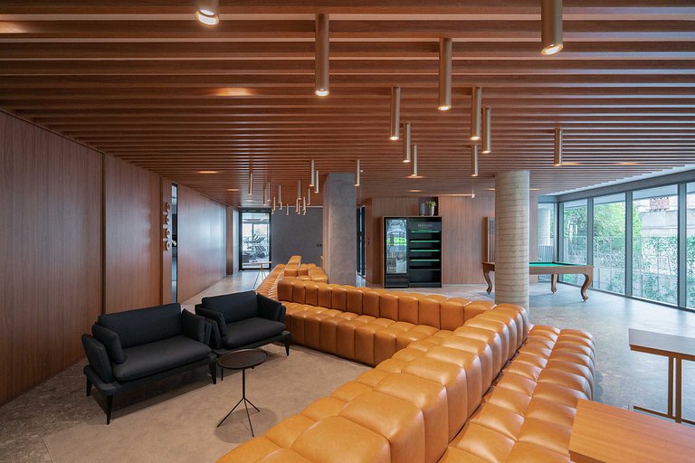 Studio Milano: Sofisticação e Conforto no Coração de Porto A