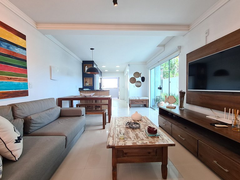 Sobrado Praia do Mariscal com 3 dormitórios