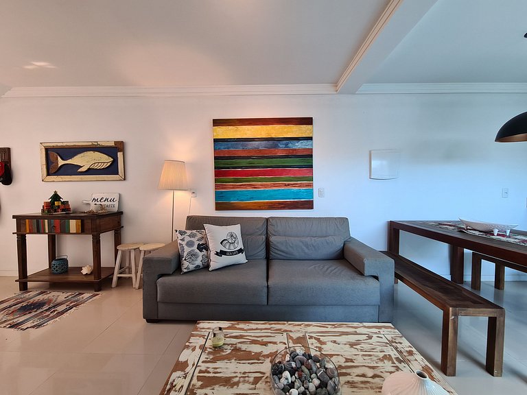 Sobrado Praia do Mariscal com 3 dormitórios