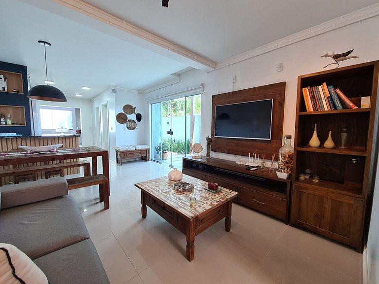 Sobrado Praia do Mariscal com 3 dormitórios