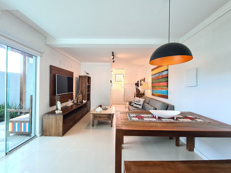 Sobrado Praia do Mariscal com 3 dormitórios