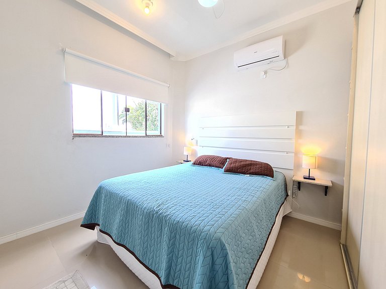 Sobrado Praia do Mariscal com 3 dormitórios