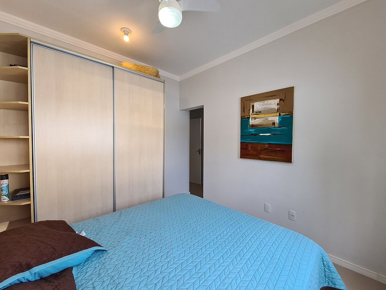 Sobrado Praia do Mariscal com 3 dormitórios