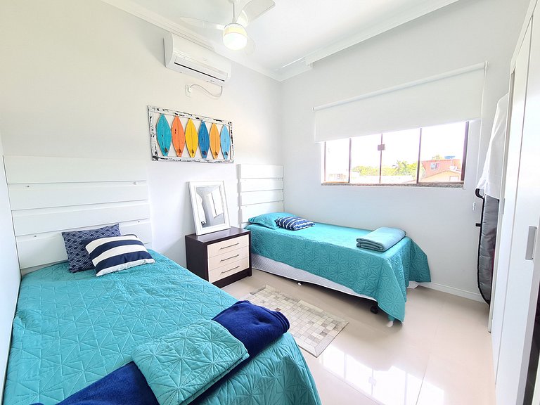 Sobrado Praia do Mariscal com 3 dormitórios