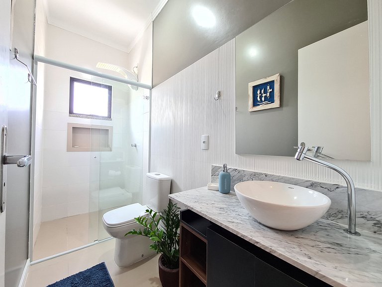 Sobrado Praia do Mariscal com 3 dormitórios