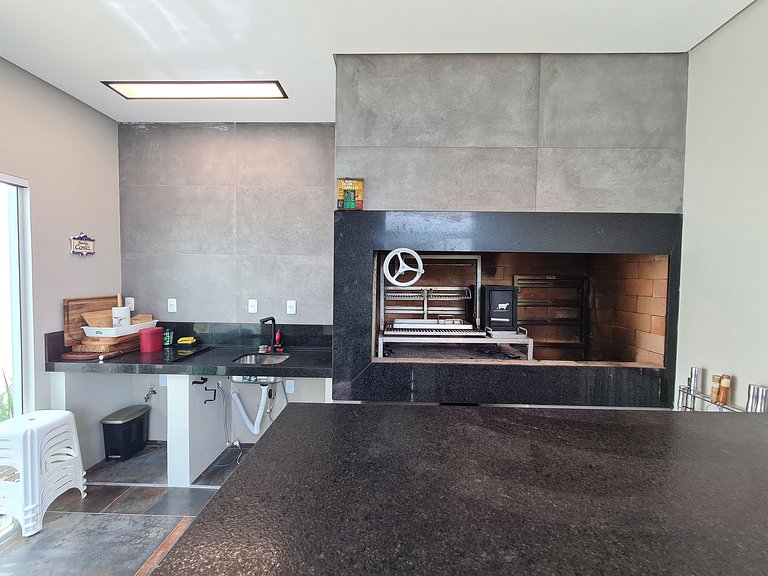 Sobrado Praia do Mariscal com 3 dormitórios