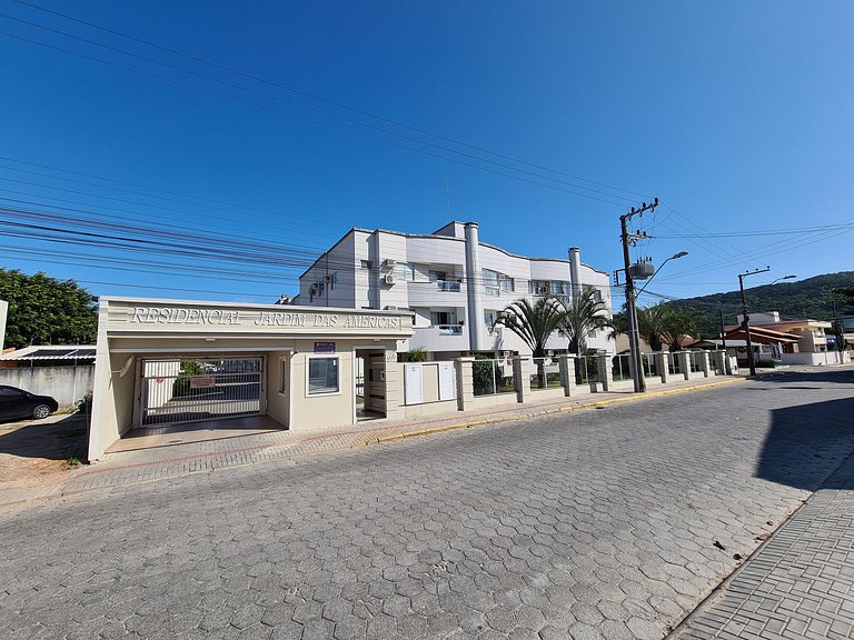 Aconchegante apartamento para 5 pessoas em Bombas