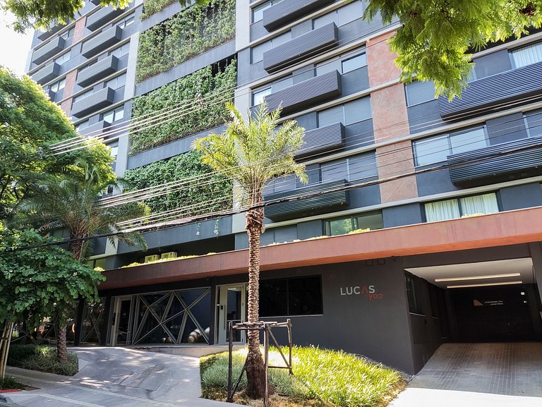 Aviator suite at Montserrat, near the main park