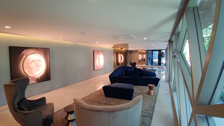 Aviator suite at Montserrat, near the main park