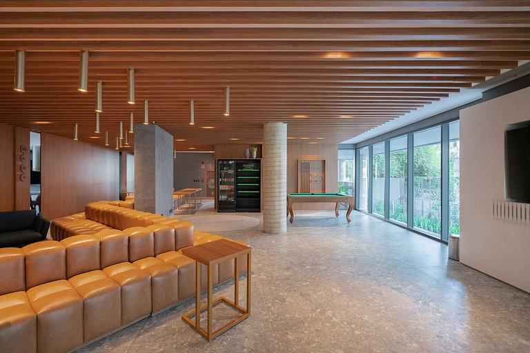 Studio Milano: Sofisticação e Conforto no Coração de Porto A