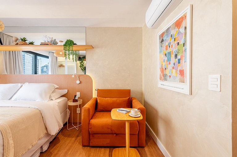 Studio Milano: Sofisticação e Conforto no Coração de Porto A