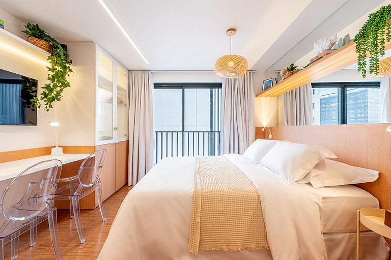 Studio Milano: Sofisticação e Conforto no Coração de Porto A