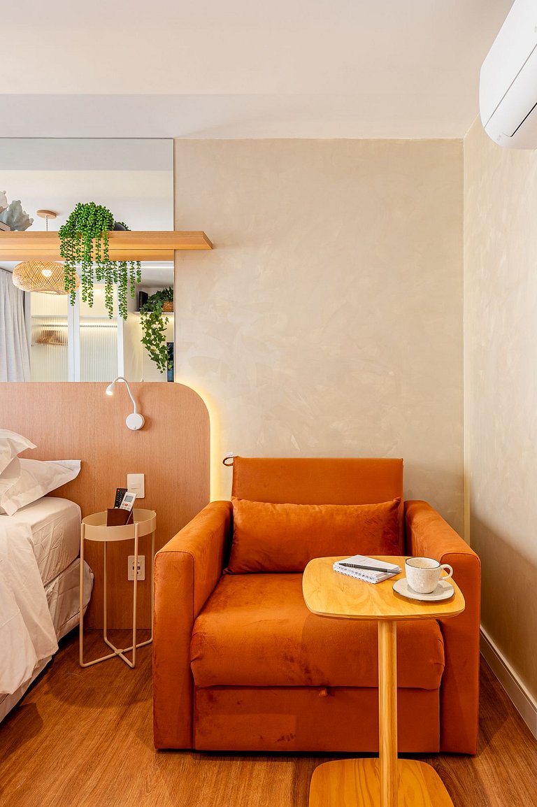 Studio Milano: Sofisticação e Conforto no Coração de Porto A