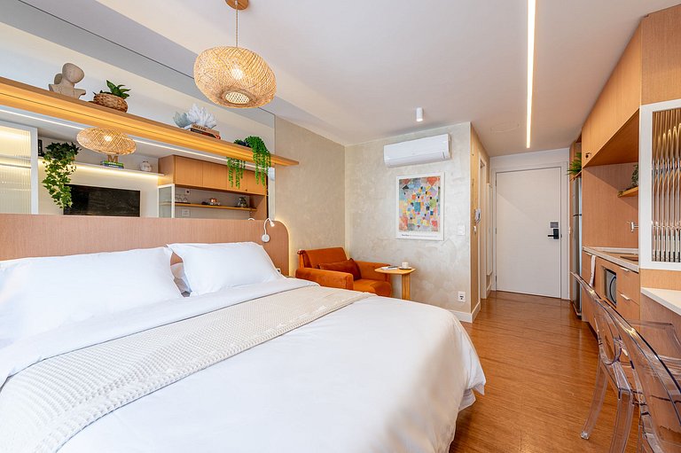 Studio Milano: Sofisticação e Conforto no Coração de Porto A