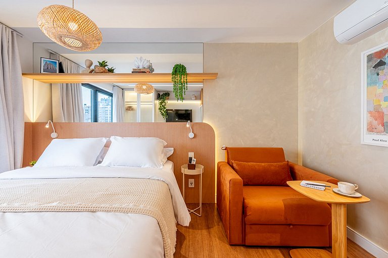 Studio Milano: Sofisticação e Conforto no Coração de Porto A