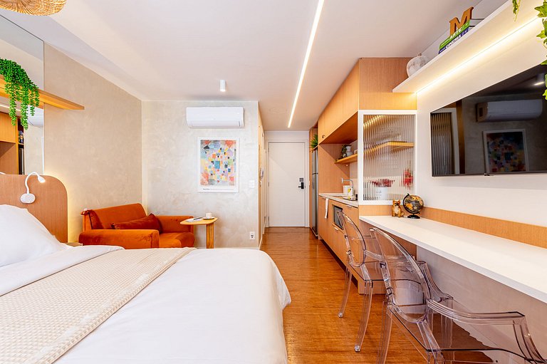 Studio Milano: Sofisticação e Conforto no Coração de Porto A