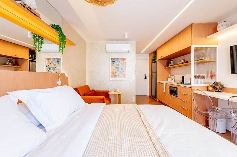 Studio Milano: Sofisticação e Conforto no Coração de Porto A