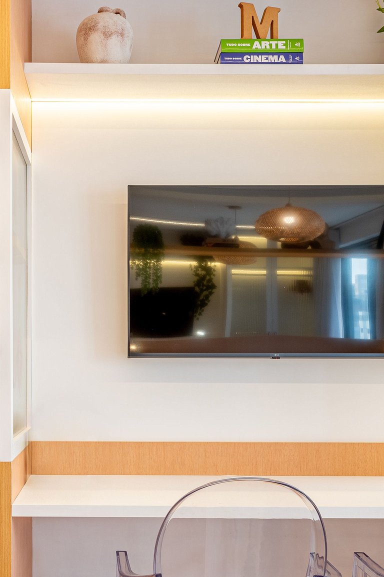 Studio Milano: Sofisticação e Conforto no Coração de Porto A