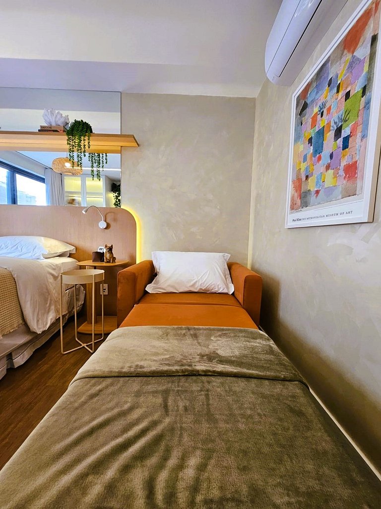 Studio Milano: Sofisticação e Conforto no Coração de Porto A