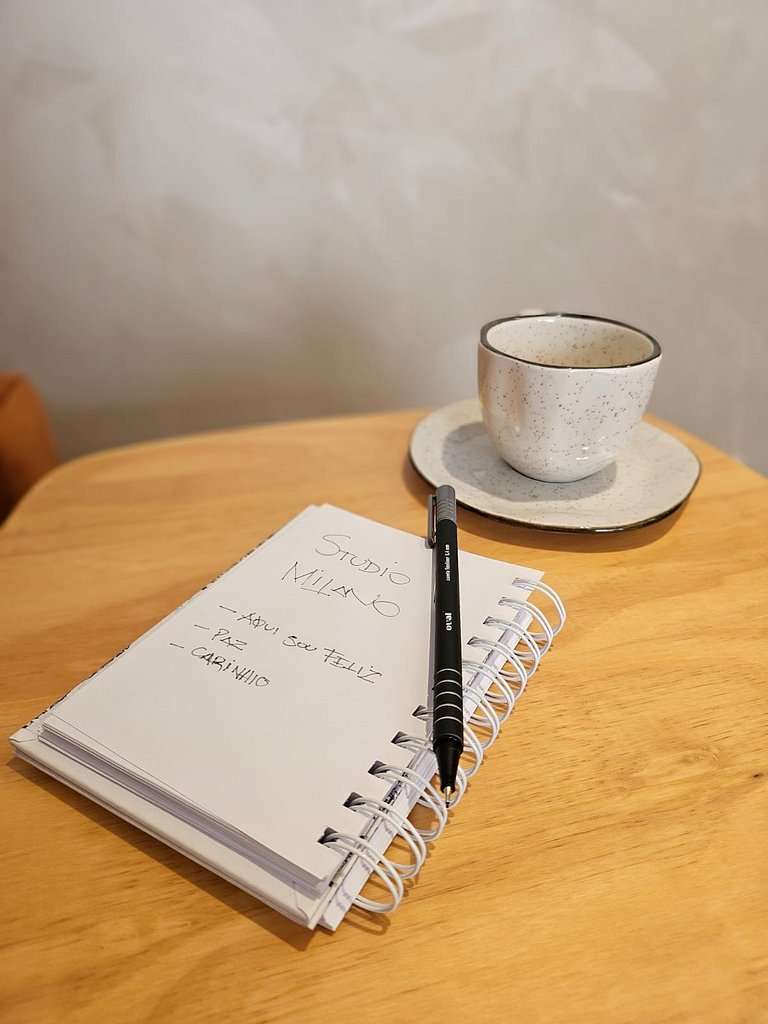 Studio Milano: Sofisticação e Conforto no Coração de Porto A