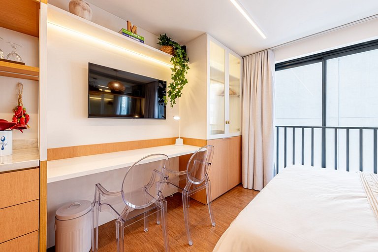 Studio Milano: Sofisticação e Conforto no Coração de Porto A