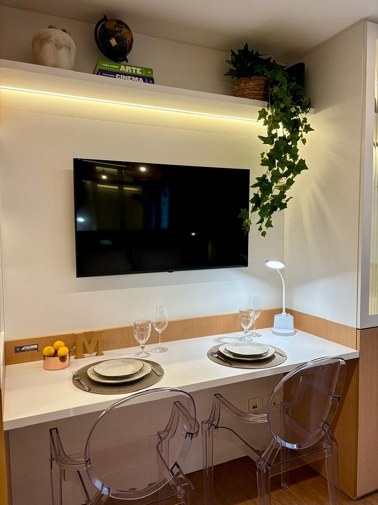 Studio Milano: Sofisticação e Conforto no Coração de Porto A