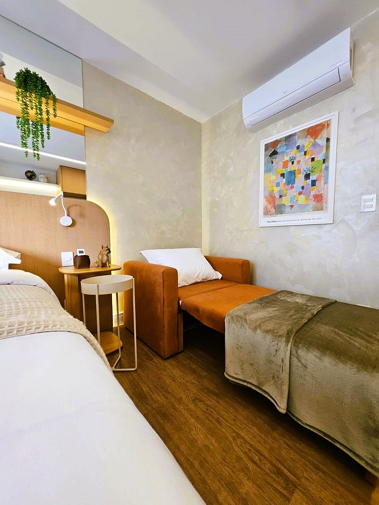 Studio Milano: Sofisticação e Conforto no Coração de Porto A