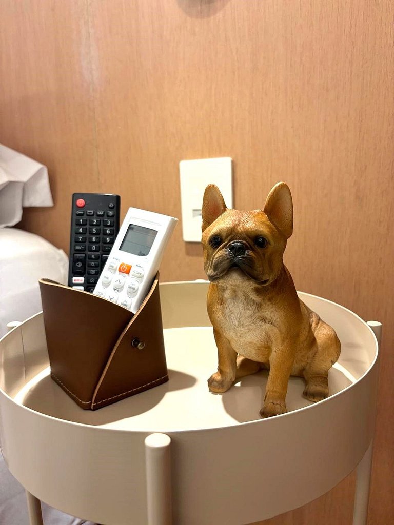 Studio Milano: Sofisticação e Conforto no Coração de Porto A