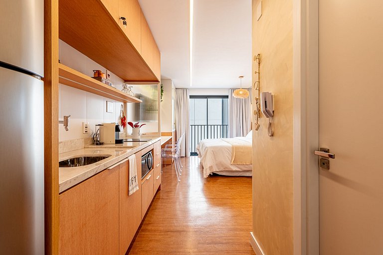 Studio Milano: Sofisticação e Conforto no Coração de Porto A