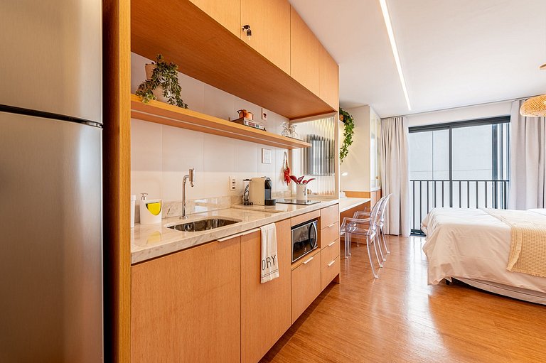 Studio Milano: Sofisticação e Conforto no Coração de Porto A