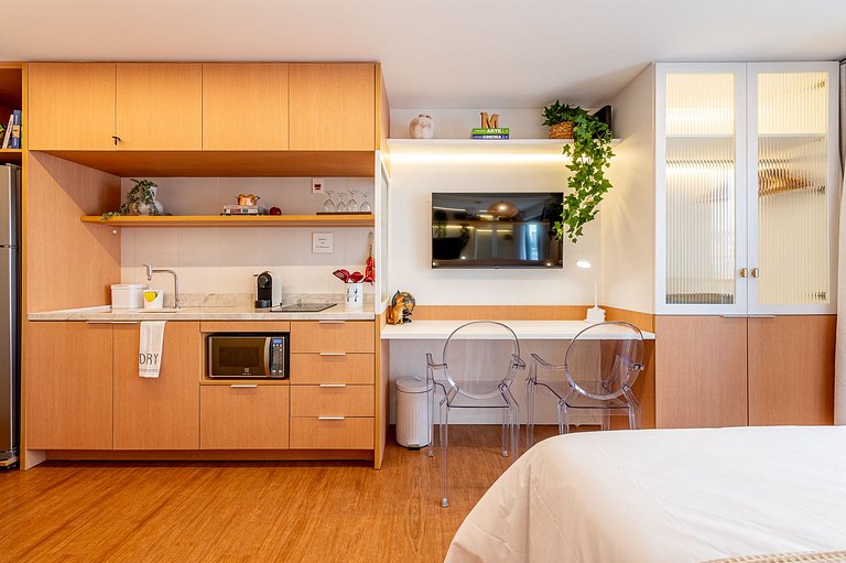 Studio Milano: Sofisticação e Conforto no Coração de Porto A