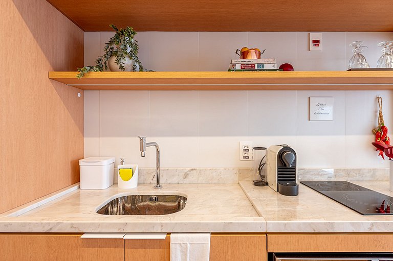 Studio Milano: Sofisticação e Conforto no Coração de Porto A