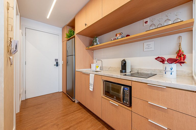 Studio Milano: Sofisticação e Conforto no Coração de Porto A