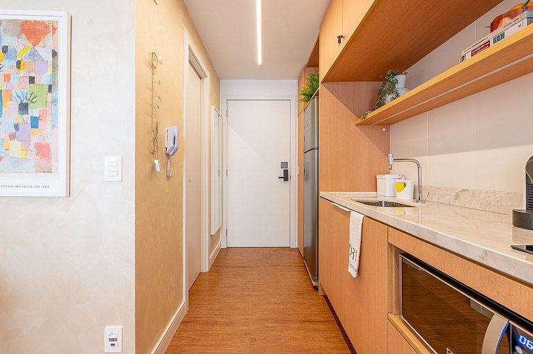 Studio Milano: Sofisticação e Conforto no Coração de Porto A