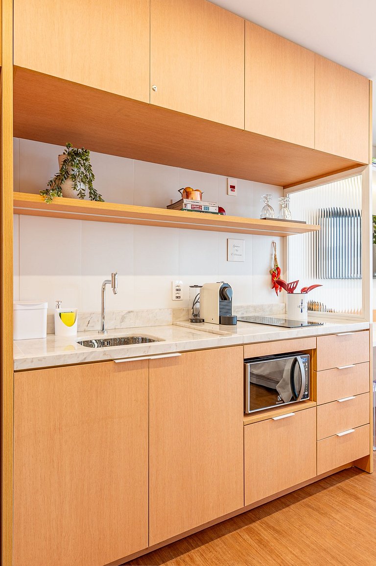 Studio Milano: Sofisticação e Conforto no Coração de Porto A