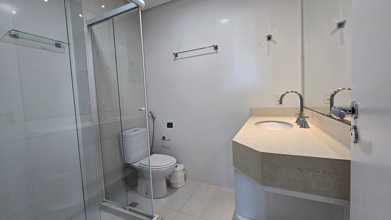 Charmoso apto com 03 quartos na Praia de Bombinhas