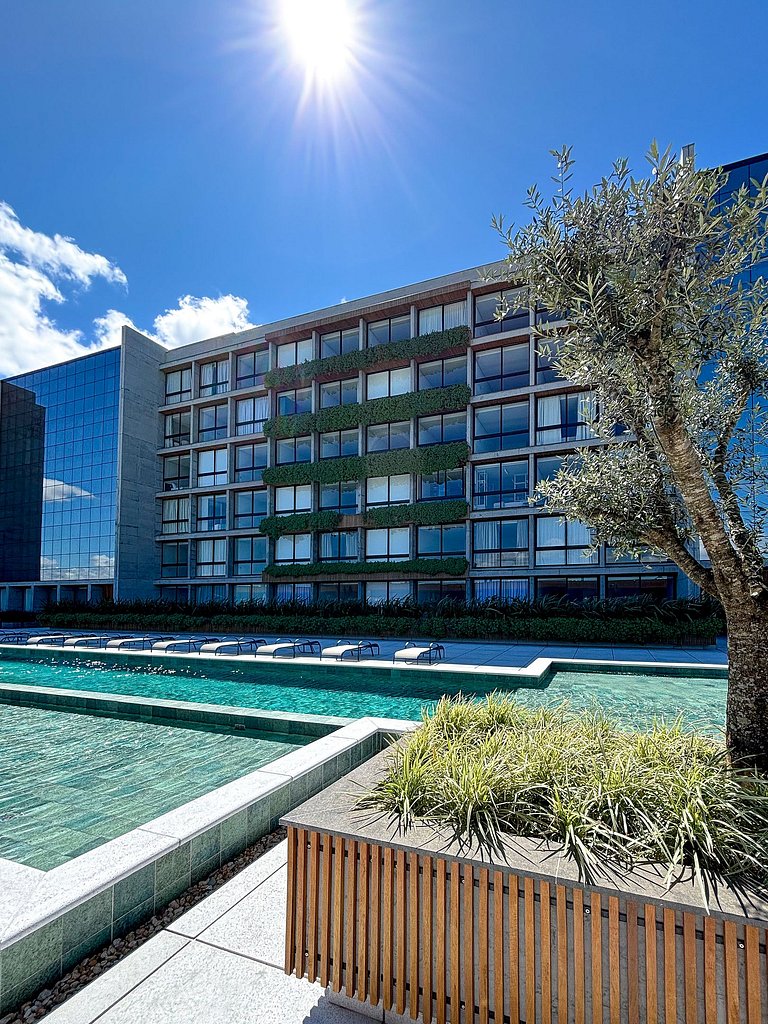 Miami Studio w/ Parking next to Planeta Atlântida