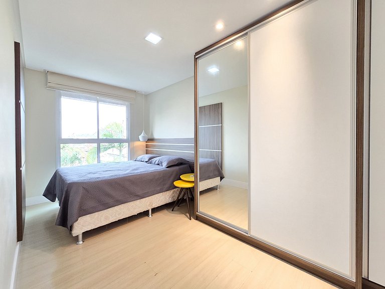 Charmoso apto com 03 quartos na Praia de Bombinhas