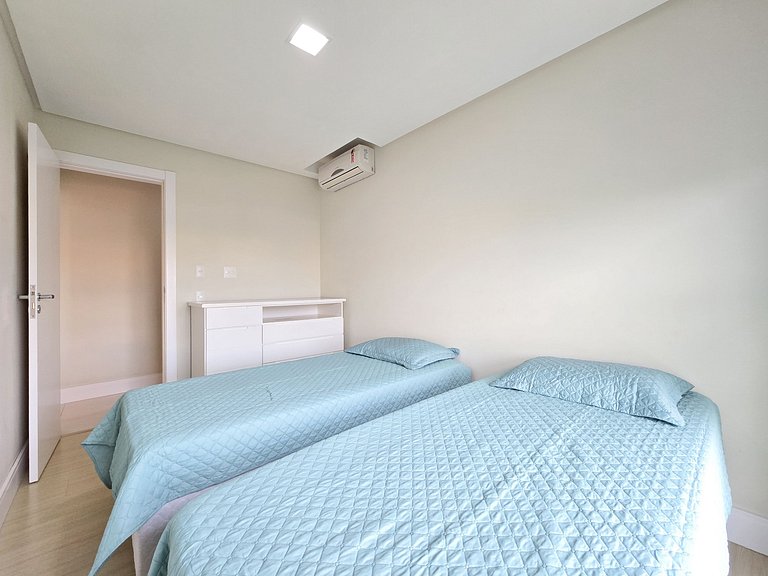 Charmoso apto com 03 quartos na Praia de Bombinhas