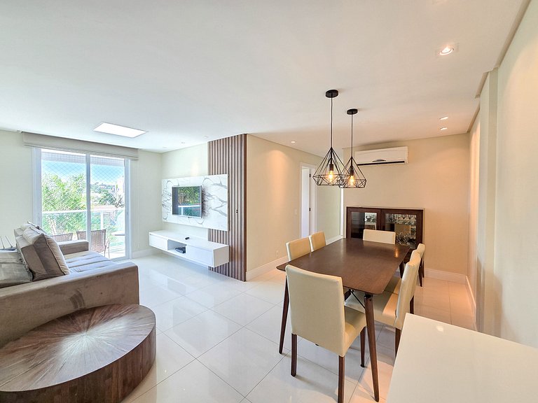 Charmoso apto com 03 quartos na Praia de Bombinhas