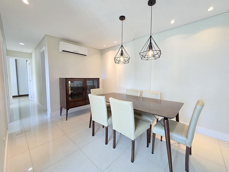 Charmoso apto com 03 quartos na Praia de Bombinhas