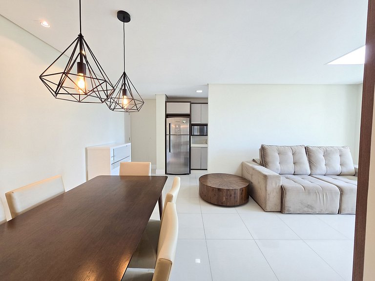 Charmoso apto com 03 quartos na Praia de Bombinhas